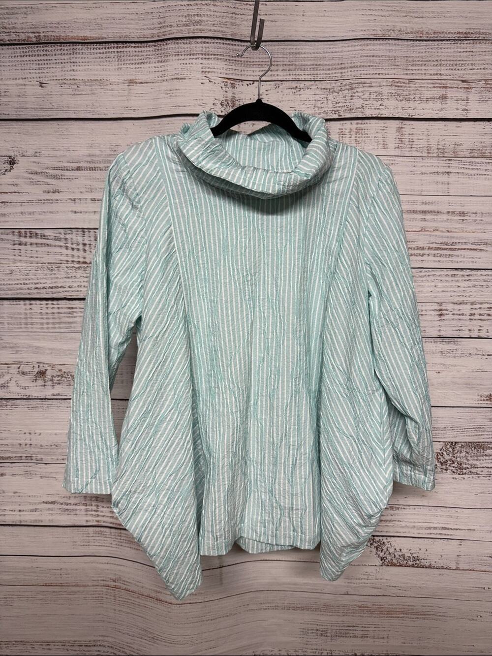 LISA BAYNE Artful Home Cowl neck Asymmetrical Green Crinkle Cotton Top Med